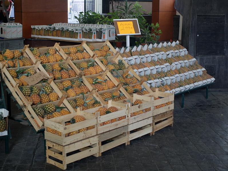Azorerne 2007 022.jpg - Grøntsagsmarked, Ananas dyrket på Azorerne